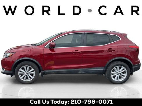Used 2019 Nissan Rogue Sport SV w/ Technology Package FWD image 3