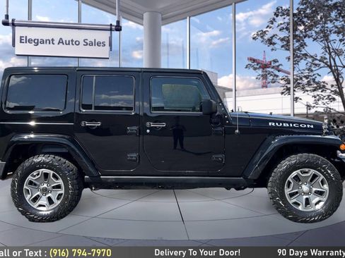 Used 2018 Jeep Wrangler Unlimited Rubicon w/ Connectivity Group AWD/4WD image 4