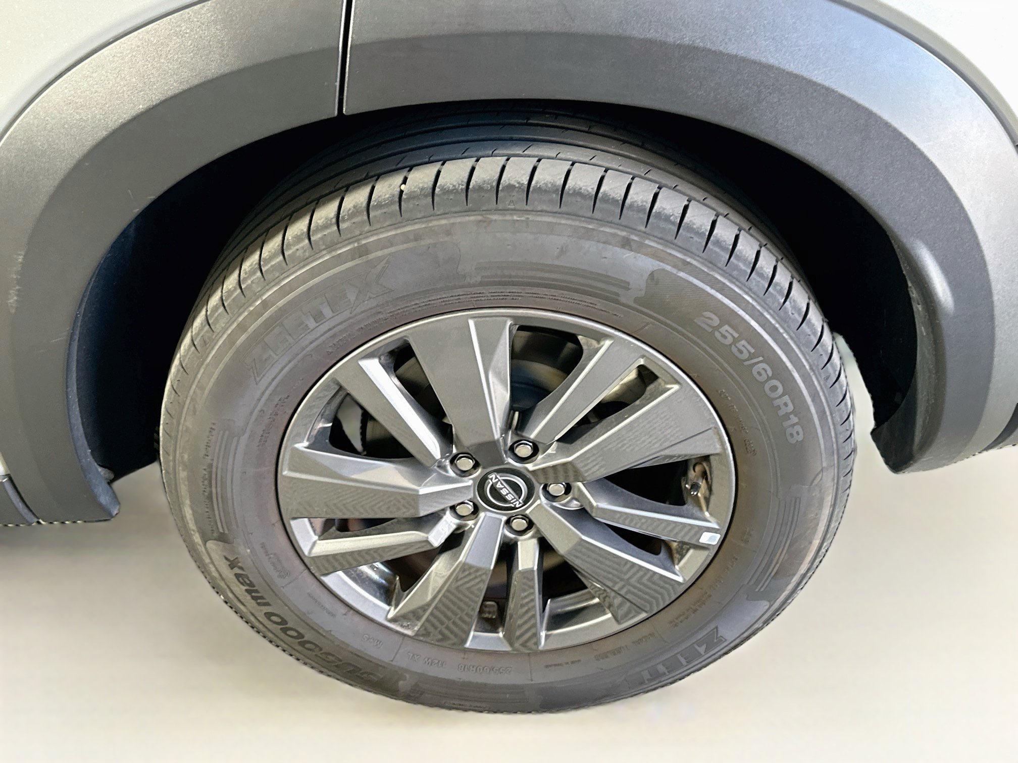 Used 2025 Nissan Pathfinder SV FWD image 11