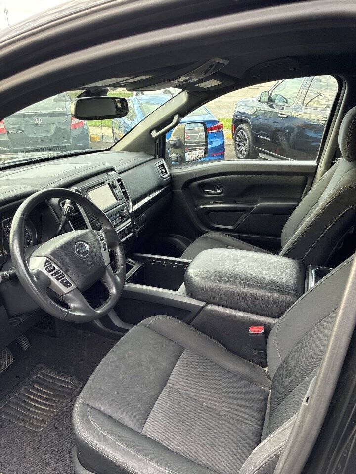 Used 2018 Nissan Titan SV AWD/4WD image 13