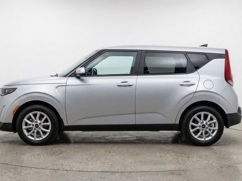 Used 2025 Kia Soul LX w/ LX Technology Package FWD image 5