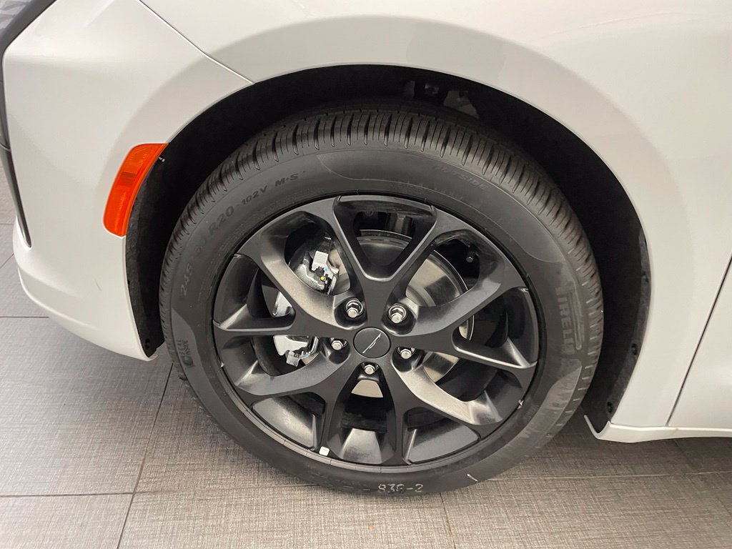 New 2027 Chrysler Pacifica Select FWD image 10
