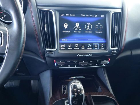 Used 2017 Maserati Levante w/ Luxury Package image 19