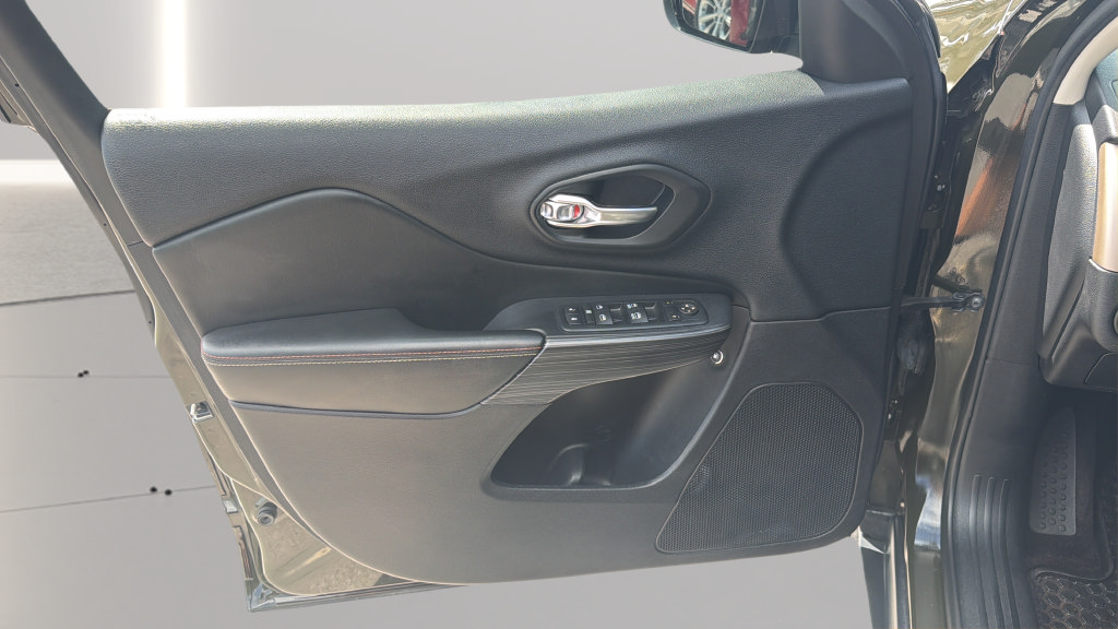 Used 2017 Jeep Cherokee 75th Anniversary FWD image 12