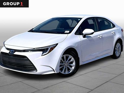 Used 2025 Toyota Corolla LE image 1