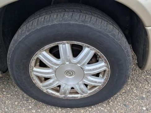 Used 2005 Chrysler Town & Country Touring w/ Leather Interior Group image 23