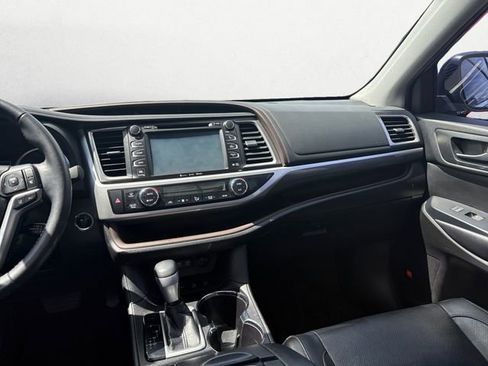 Used 2019 Toyota Highlander Limited Platinum AWD/4WD image 11
