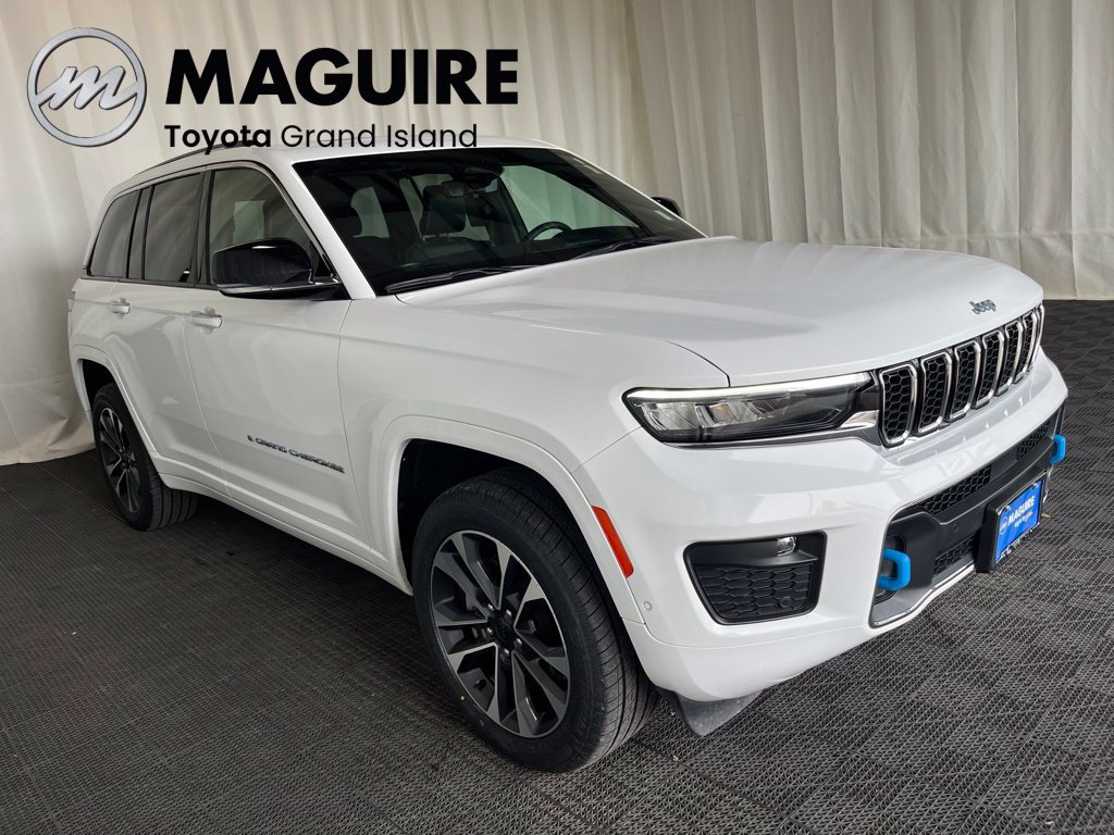 Used 2023 Jeep Grand Cherokee Overland w/ Luxury Tech Group IV AWD/4WD image 34