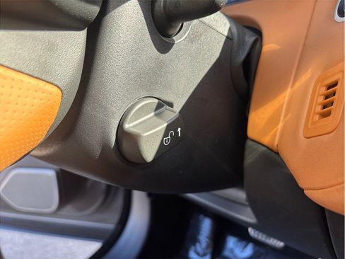 Used 2019 Land Rover Range Rover Velar R-Dynamic SE image 20