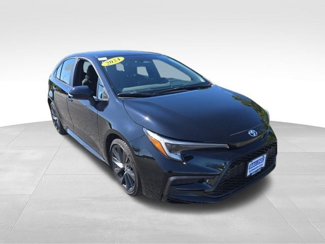 Used 2024 Toyota Corolla SE FWD image 2
