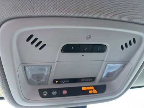 Used 2020 Chevrolet Traverse Premier image 30