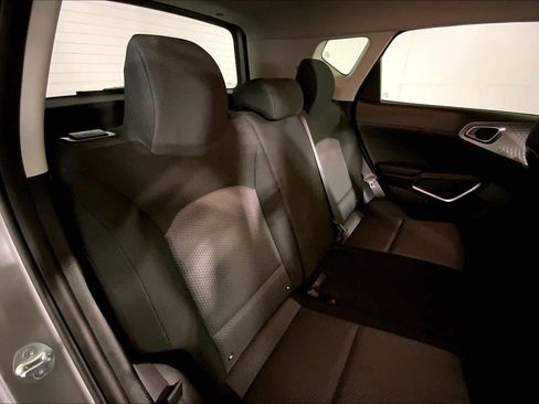 Certified 2025 Kia Soul LX w/ LX Technology Package FWD image 23