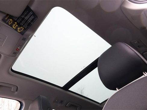 New 2025 Volkswagen Taos SE image 9