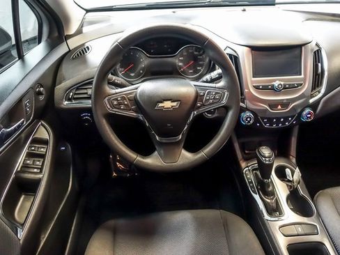 Used 2018 Chevrolet Cruze LT w/ Convenience Package image 16