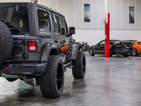 Used 2019 Jeep Wrangler Unlimited Sahara AWD/4WD image 27