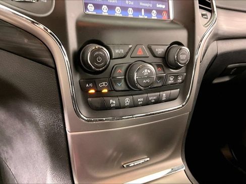 Used 2021 Jeep Grand Cherokee Laredo AWD/4WD image 14