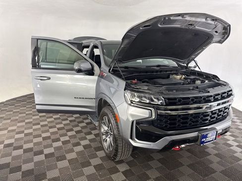 Used 2022 Chevrolet Suburban Z71 w/ Luxury Package image 15