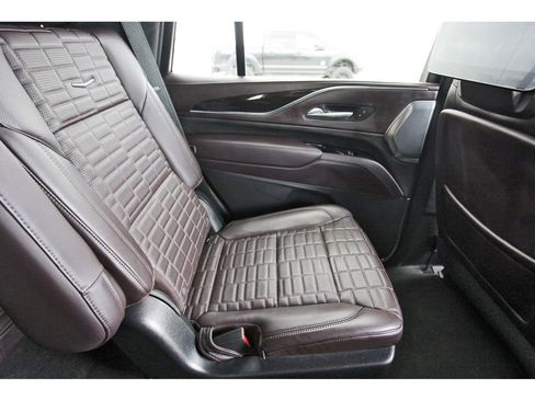 Used 2022 Cadillac Escalade Premium Luxury Platinum w/ Heavy-Duty Trailer Package image 11