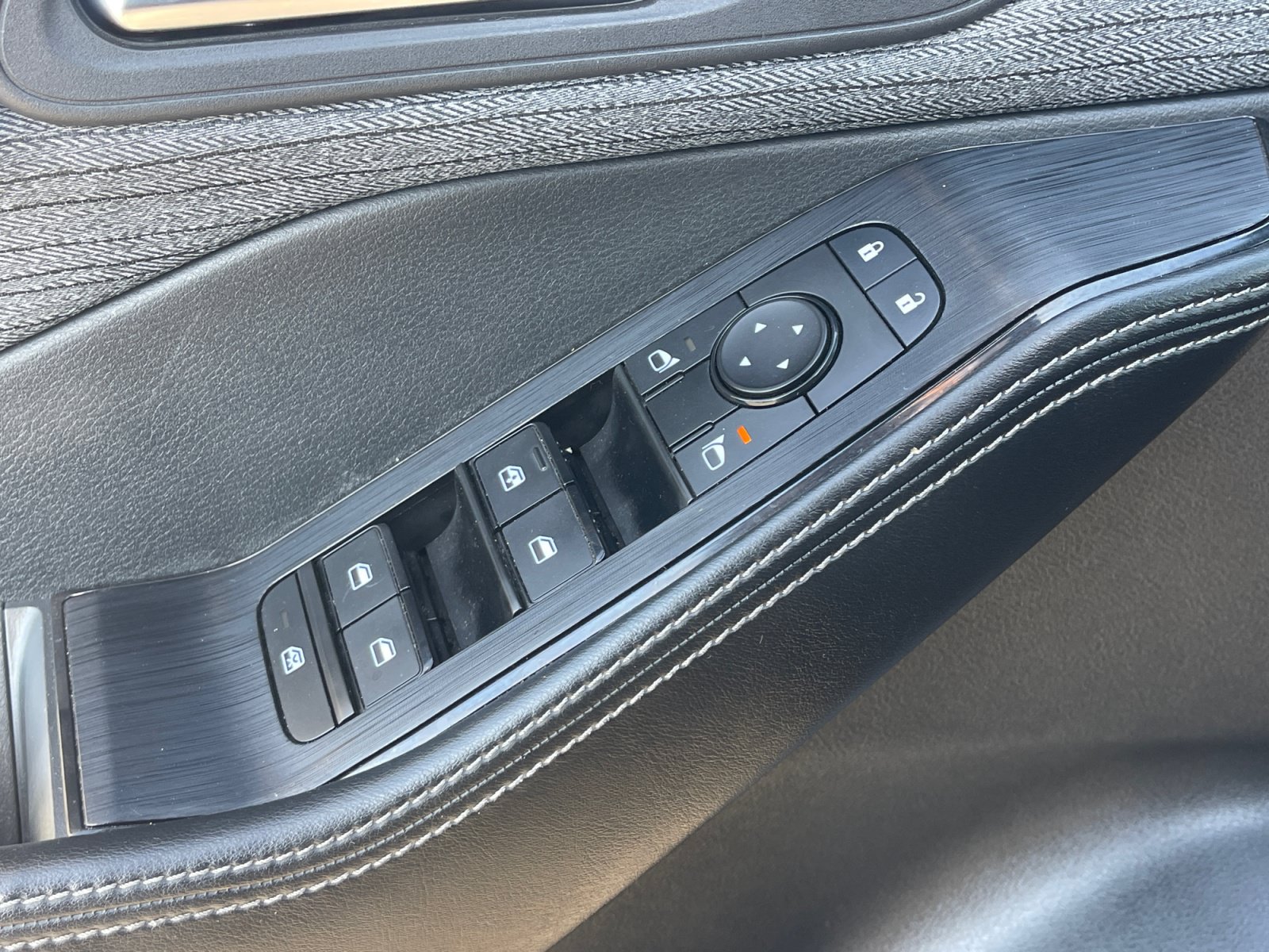 Used 2023 Nissan Rogue SV FWD image 16