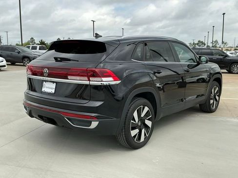 Used 2024 Volkswagen Atlas Cross Sport SE FWD image 3