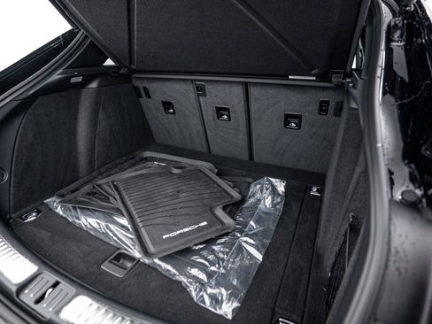 Certified 2026 Porsche Macan image 14