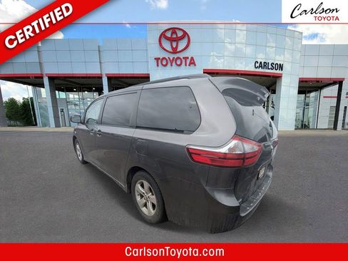 Used 2018 Toyota Sienna LE image 1