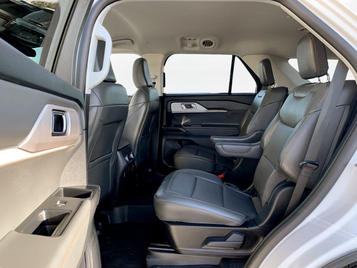 Used 2025 Ford Explorer Active w/ Active Comfort Package AWD/4WD image 17