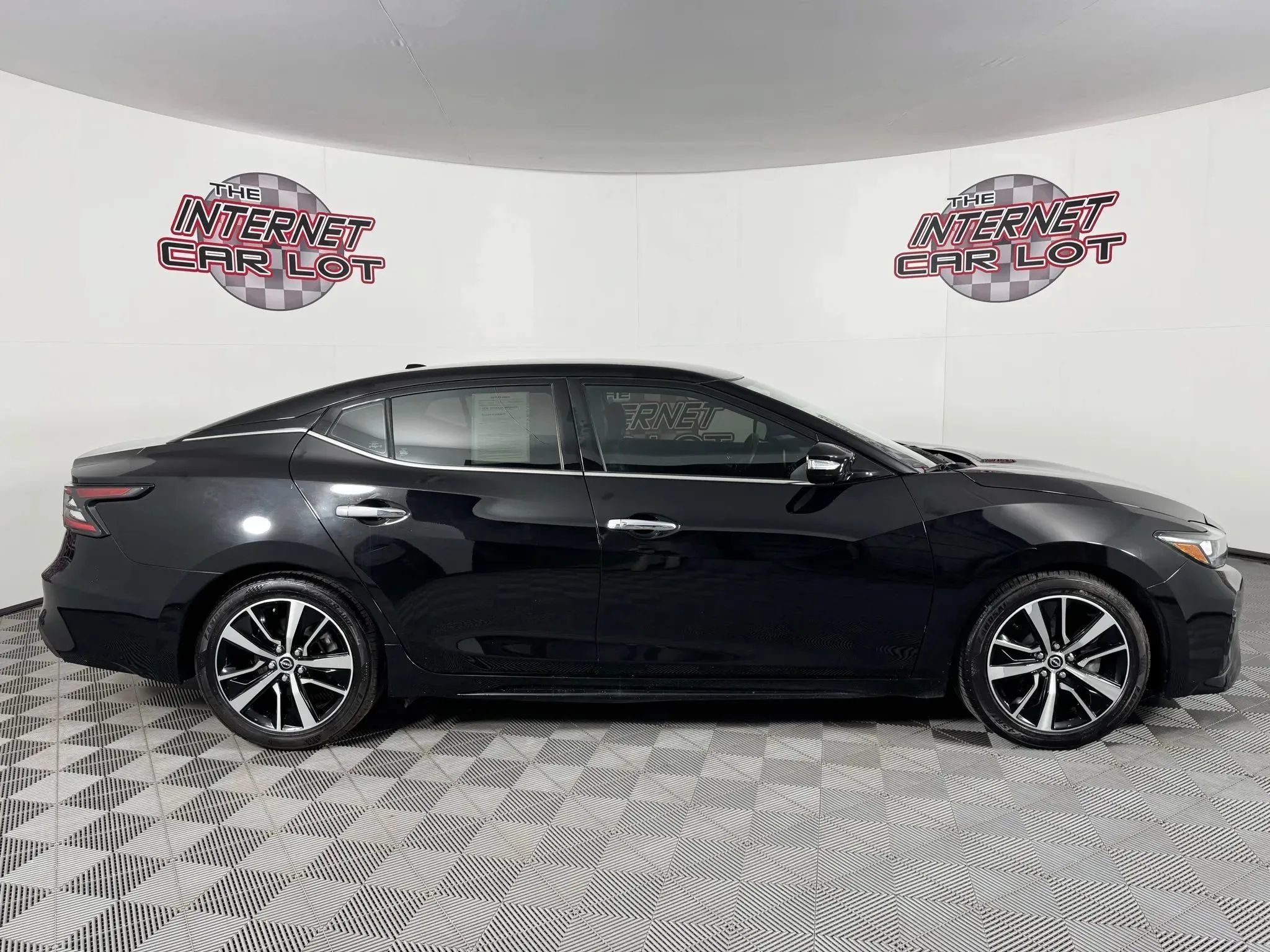 Used 2023 Nissan Maxima SV w/ Floor Mat Group FWD image 8