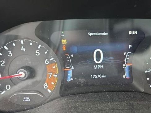 Used 2023 Jeep Compass Latitude image 2