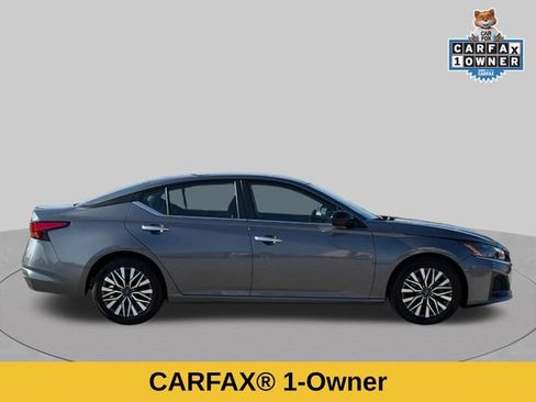 Used 2024 Nissan Altima 2.5 SV FWD image 2