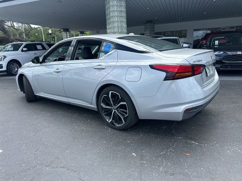 Used 2025 Nissan Altima 2.5 SR FWD image 4
