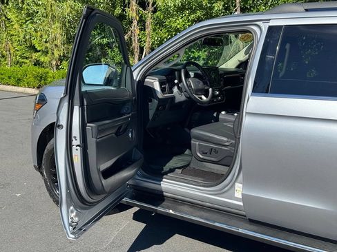 Used 2022 Ford Expedition XLT AWD/4WD image 7
