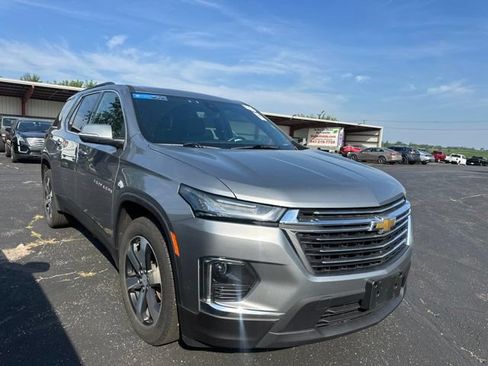 Used 2023 Chevrolet Traverse LT w/ LT Premium Package AWD/4WD image 2