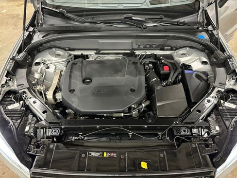 Certified 2022 Volvo XC60 B6 R-Design w/ Advanced Package image 9