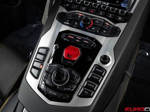 Used 2018 Lamborghini Aventador S AWD/4WD image 31