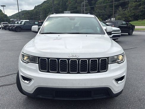 Used 2021 Jeep Grand Cherokee Laredo AWD/4WD image 3