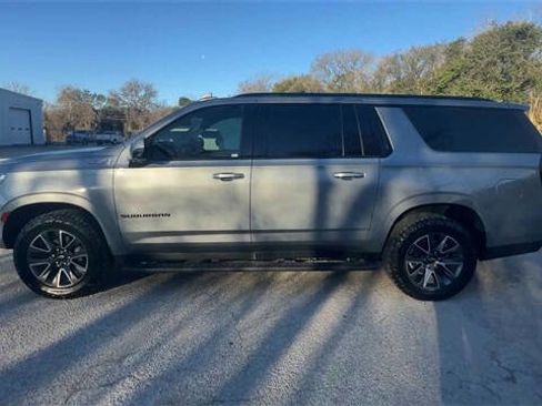 Used 2023 Chevrolet Suburban Z71 w/ Luxury Package image 5