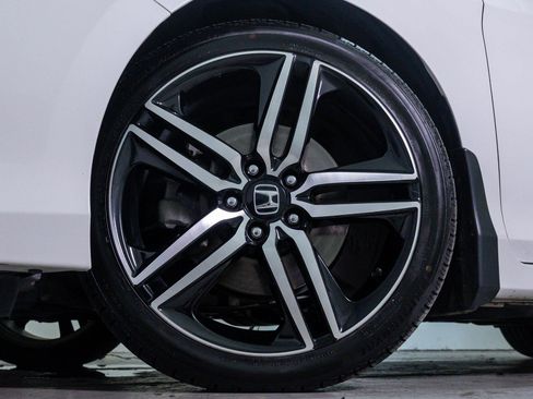 Used 2017 Honda Accord Touring image 6