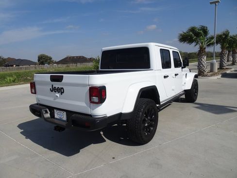 Used 2024 Jeep Gladiator Sport image 4