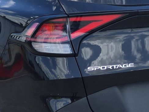 Used 2025 Kia Sportage EX FWD image 29