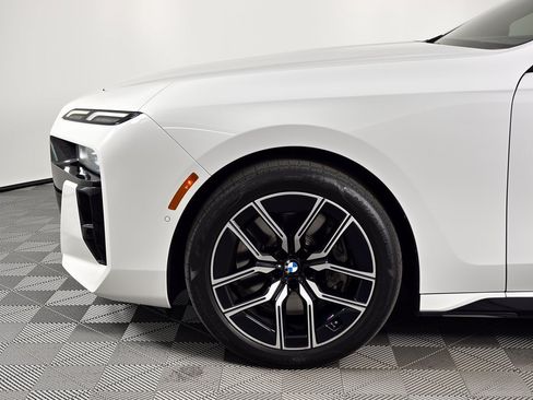 Used 2023 BMW 760i xDrive AWD/4WD image 13