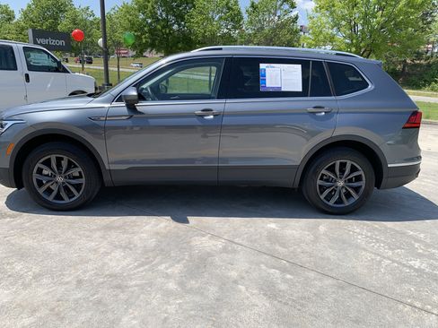 Used 2023 Volkswagen Tiguan SE FWD image 6