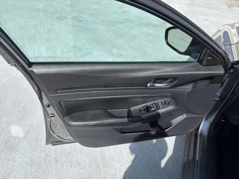 Used 2025 Nissan Altima 2.5 SV FWD image 18