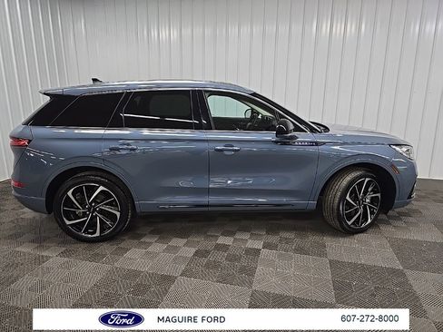 Used 2024 Lincoln Corsair Grand Touring image 2