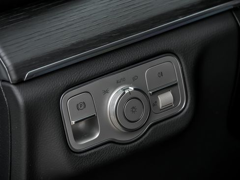 Used 2024 Mercedes-Benz GLE 350 4MATIC w/ AMG Line Exterior image 35