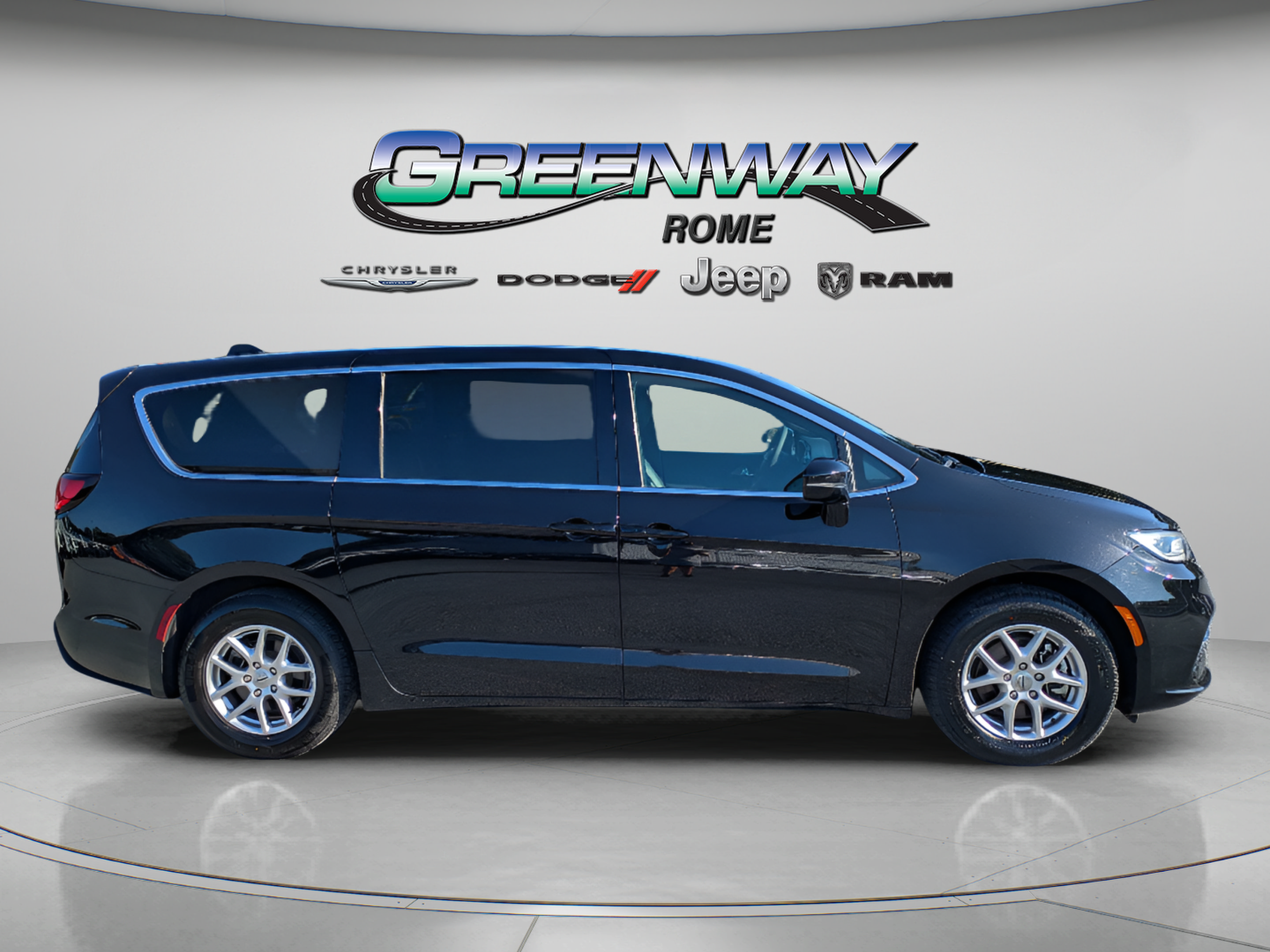 Used 2025 Chrysler Pacifica Select FWD image 7
