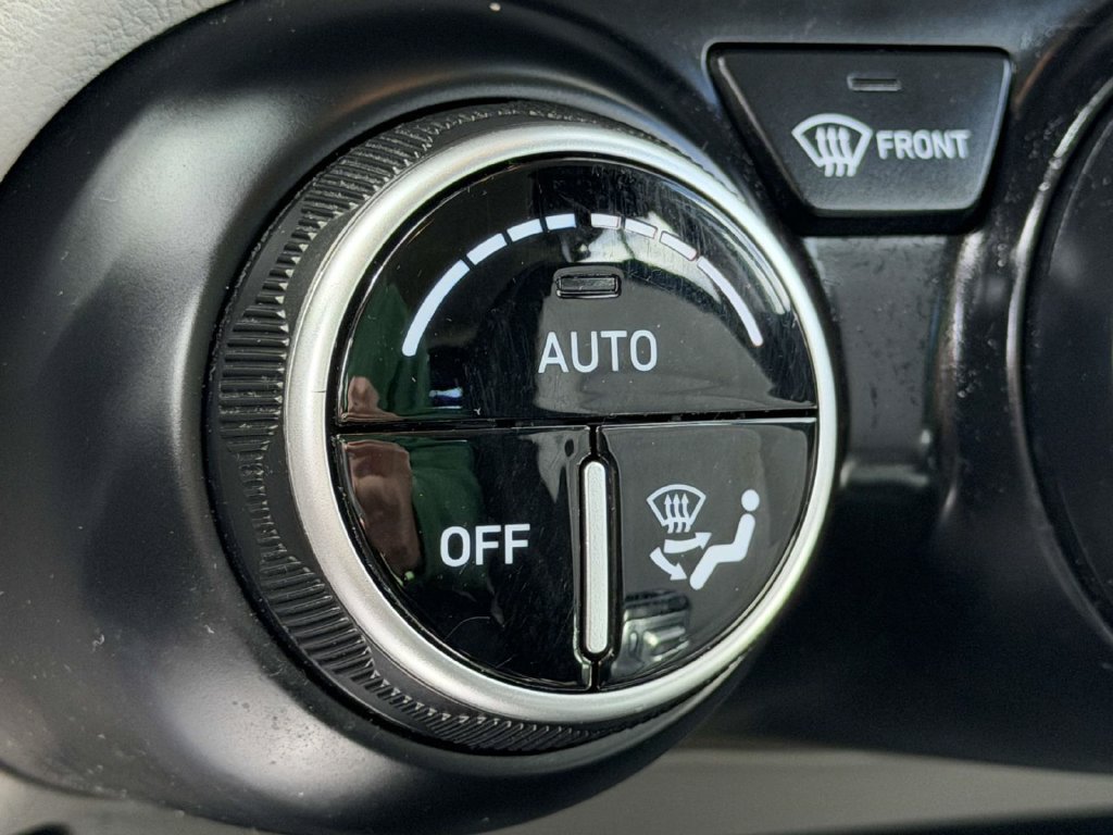 Certified 2024 Hyundai Venue SEL FWD image 32