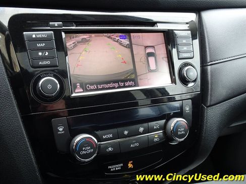 Used 2018 Nissan Rogue SV w/ Sun & Sound Touring Package AWD/4WD image 19