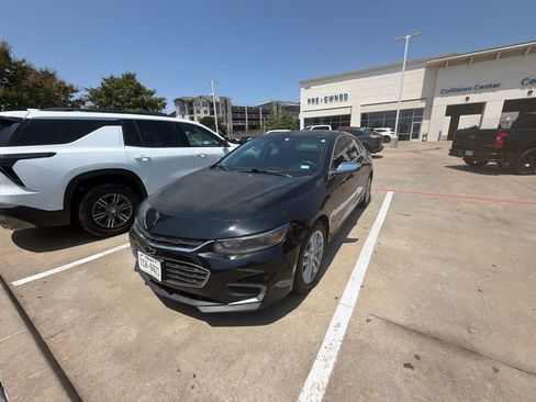 Used 2018 Chevrolet Malibu LT w/ Driver Confidence Package FWD image 1