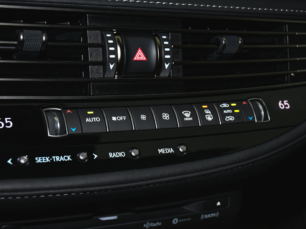 Used 2022 Lexus LS 500h AWD w/ Luxury Package image 38